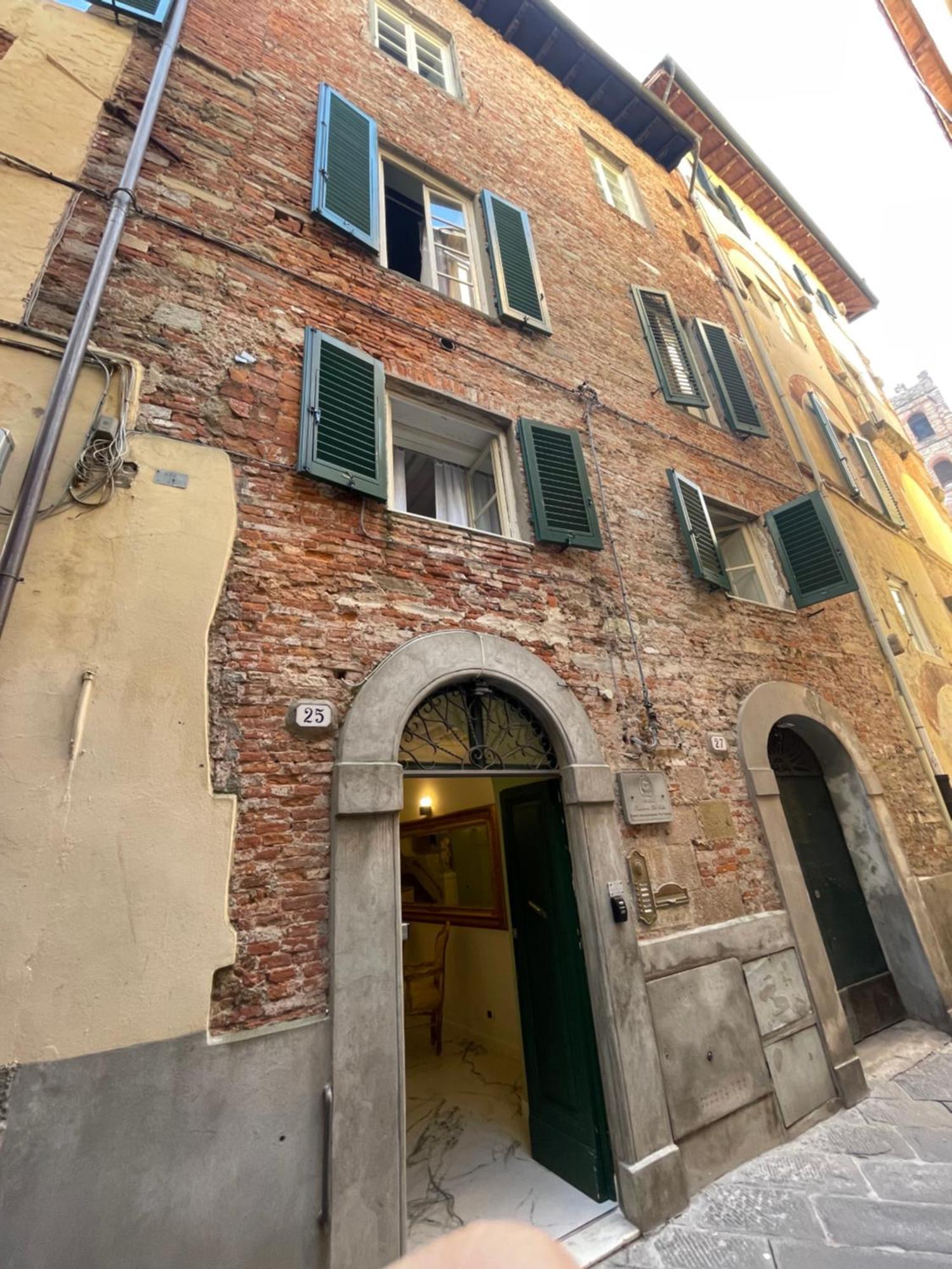 Antica Residenza Del Gallo Lucca Bagian luar foto